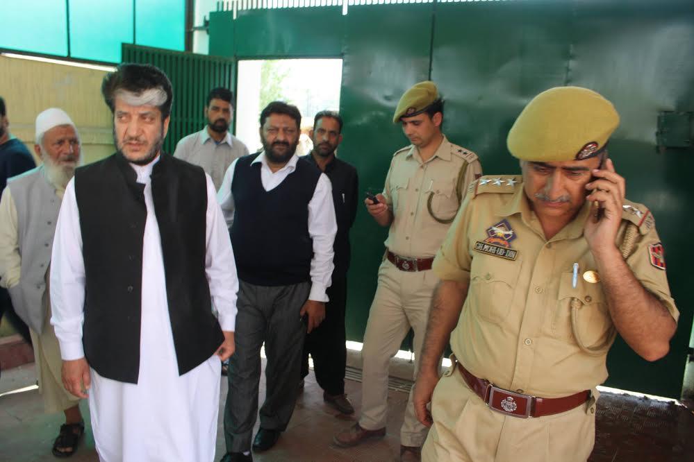 After returning from New Delhi, Shabir Shah placed under house arrest